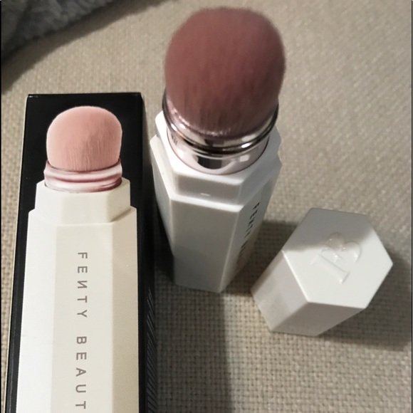 Fenty Beauty Makeup Fenty Beauty Portable Contour Concealer Brush